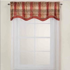 Beautiful Lined Valance